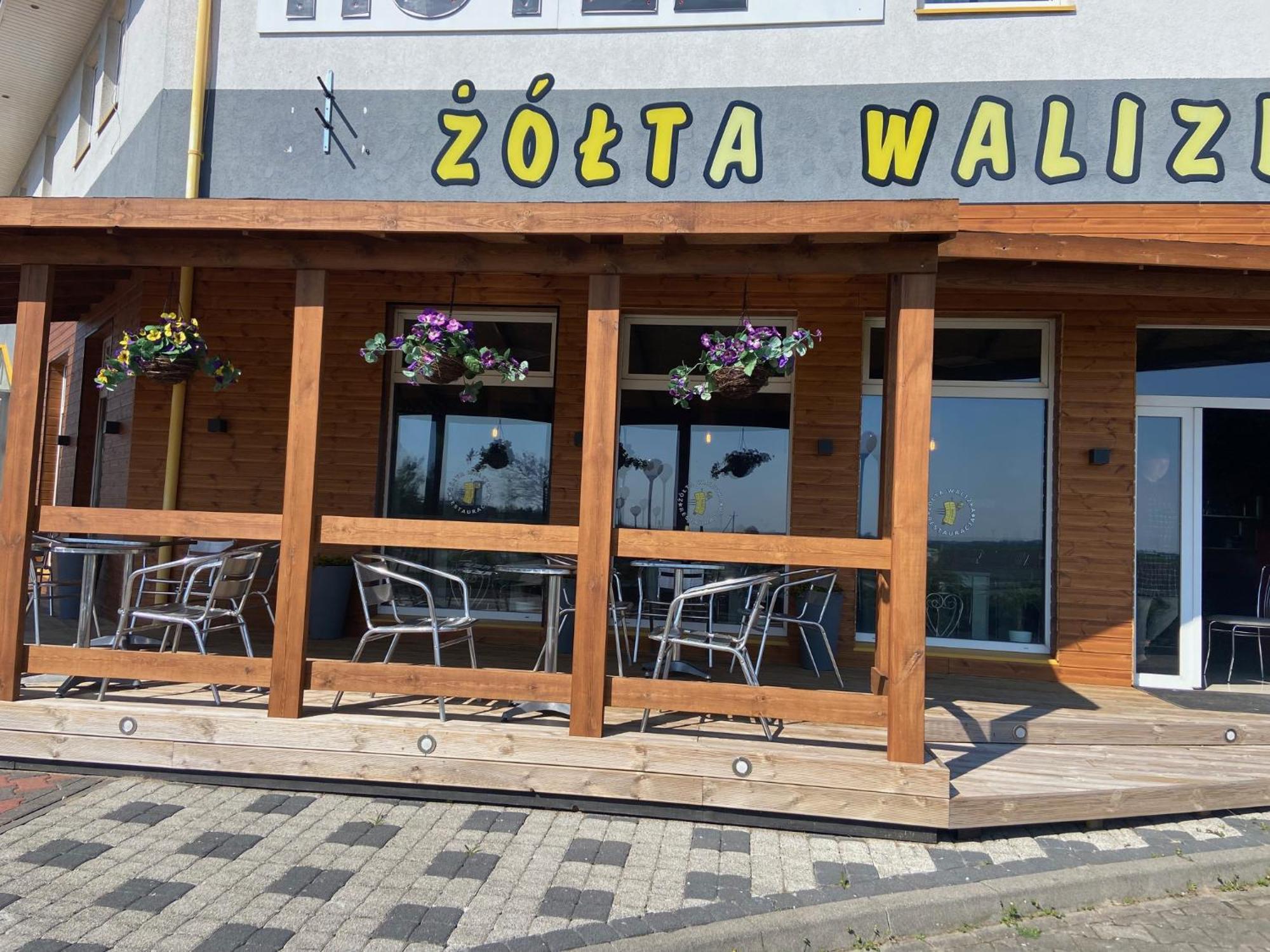 Hotel Zolta Walizka Gosciniec Podrzewie Exterior foto